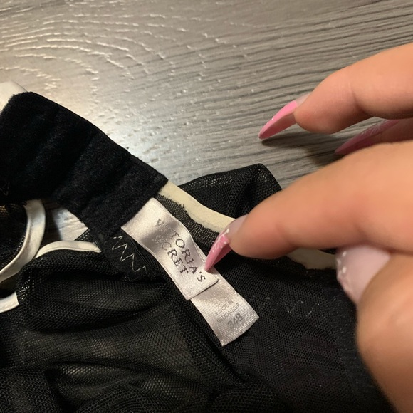 🌥Victoria secret sheer flowy bra camisoles top - Picture 3 of 4